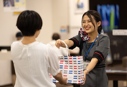 明るく、素直な負けず嫌いであること
人を喜ばせることが好きな人