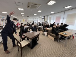地元で働きたい方
仕事を頑張りなら公私を充実させたい方
自分の【推し】を人に紹介するのが好きな方