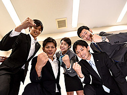 ・笑顔がステキなやる気のある方
・充実した研修制度がある会社でスキルアップしたい方